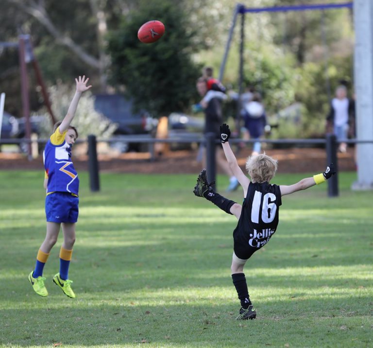 How Important Is Learning To Kick On The Opposite Foot Vida Footy